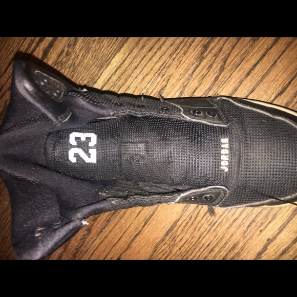 Air Jordan Shoes - Picture 2 of 3